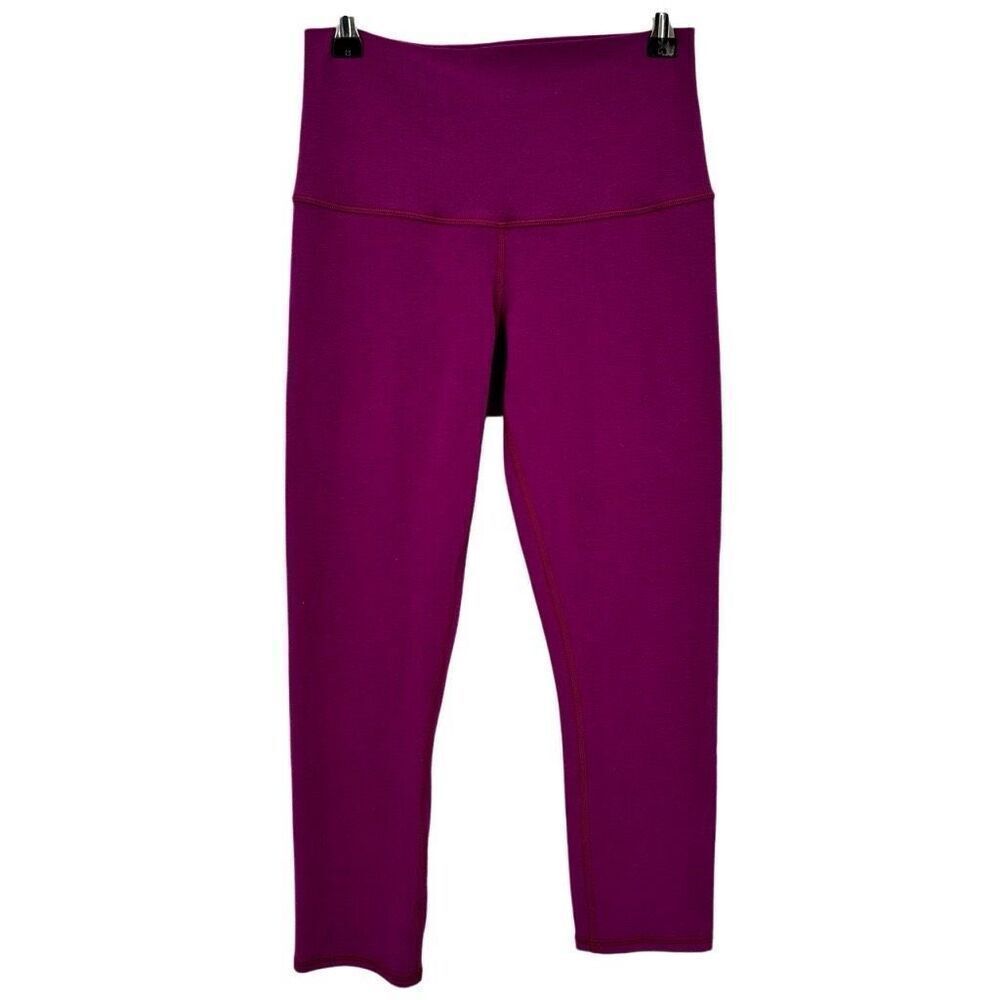 Lululemon Cropped Leggings Magneta Pink Measures A Size‎ 4